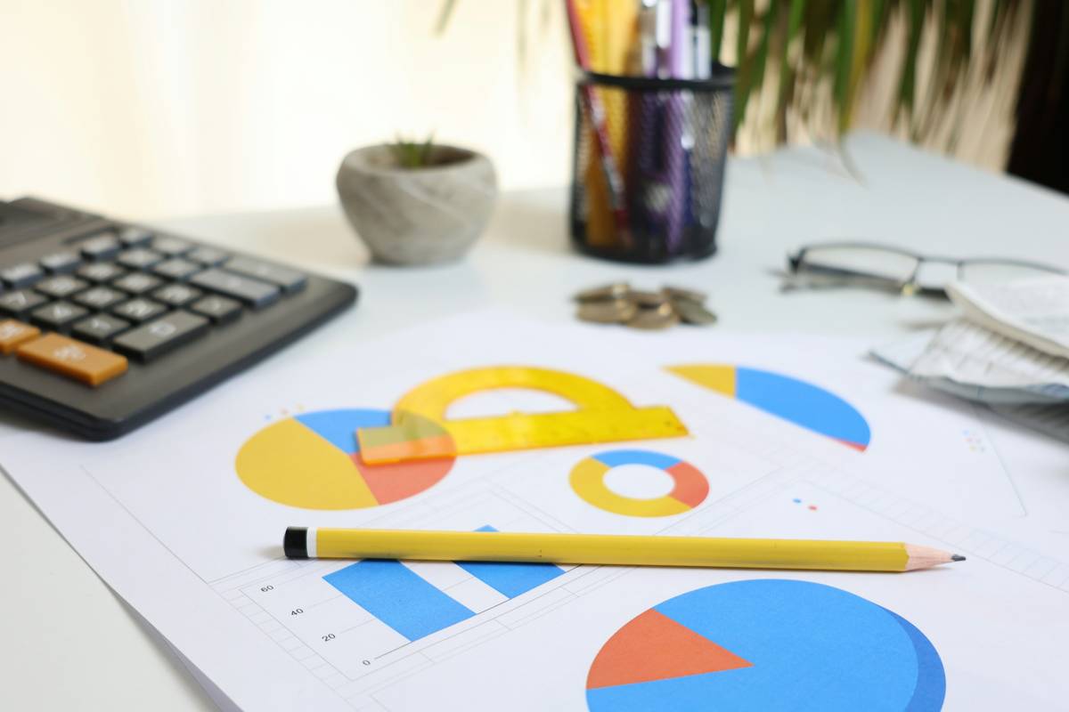 how to use hubspot: dashboard showing contact properties for financial coaching clients